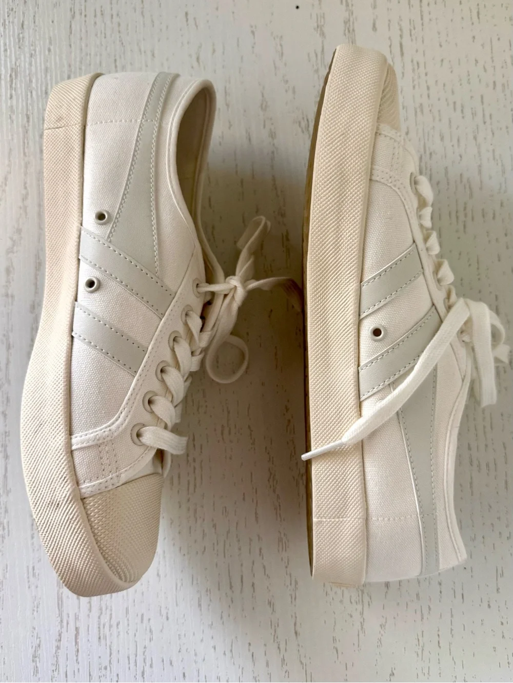 Gola Women's Low-Top Sneakers in Cream size 9.5 women’s